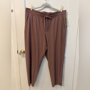 All in Motion High-Rise Woven Tapered Pant Plum Purple Size XL